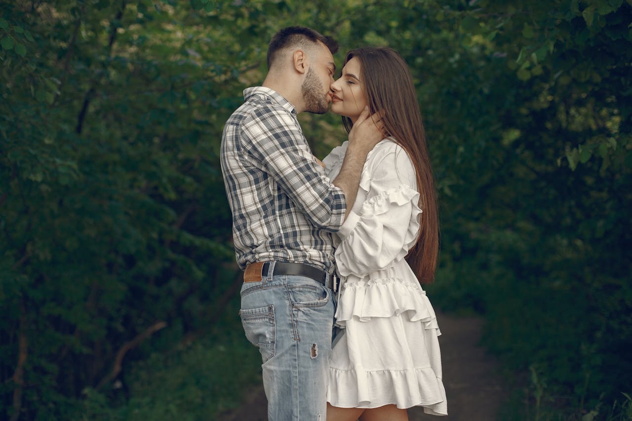 What is a pda couple sweet romance or red flag sign 